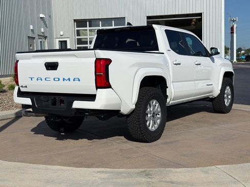 Certified 2024 Toyota Tacoma SR5 AWD/4WD image 5