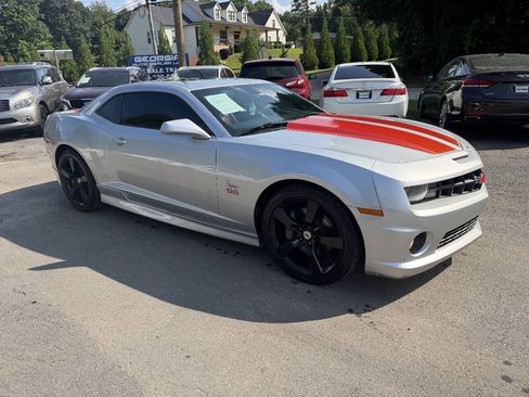 Used 2010 Chevrolet Camaro SS w/ RS Package RWD image 3