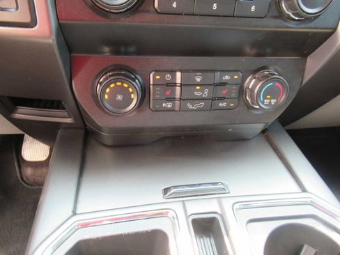 Used 2020 Ford F150 XLT w/ Equipment Group 302A Luxury AWD/4WD image 23