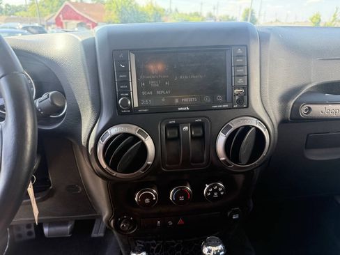 Used 2015 Jeep Wrangler Sport AWD/4WD image 15