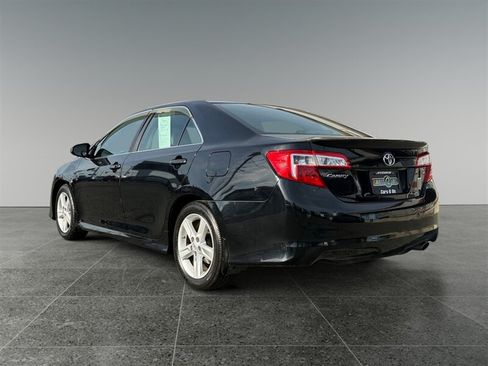 Used 2013 Toyota Camry SE FWD image 3
