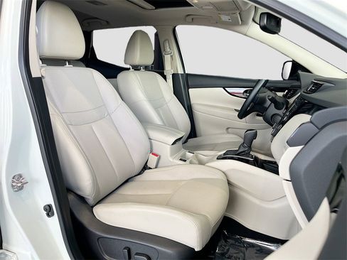 Used 2021 Nissan Rogue Sport SL w/ Premium Package image 29