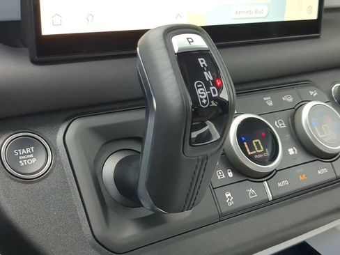 Used 2025 Land Rover Defender 110 S image 35