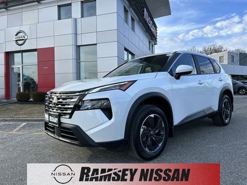 Used 2025 Nissan Rogue SV image 1