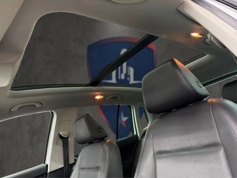 Used 2016 Volkswagen Tiguan SE image 41