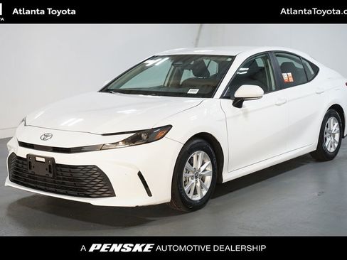 Certified 2025 Toyota Camry LE image 1
