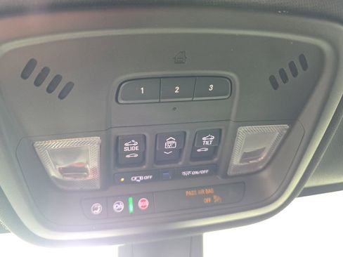 Used 2022 Chevrolet Traverse Premier w/ Redline Edition AWD/4WD image 27