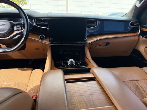 Used 2022 Jeep Grand Wagoneer Series III image 20