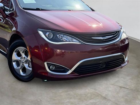 Used 2018 Chrysler Pacifica Limited w/ Advanced Safetytec Group FWD image 10