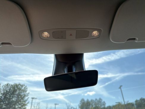 Used 2021 Tesla Model Y Long Range image 5