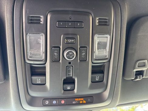 Used 2024 Chevrolet Suburban Premier image 24