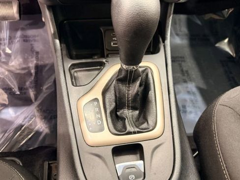 Used 2016 Jeep Cherokee Sport image 31