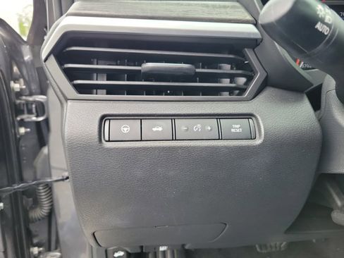 Used 2025 Nissan Altima 2.5 SL FWD image 19