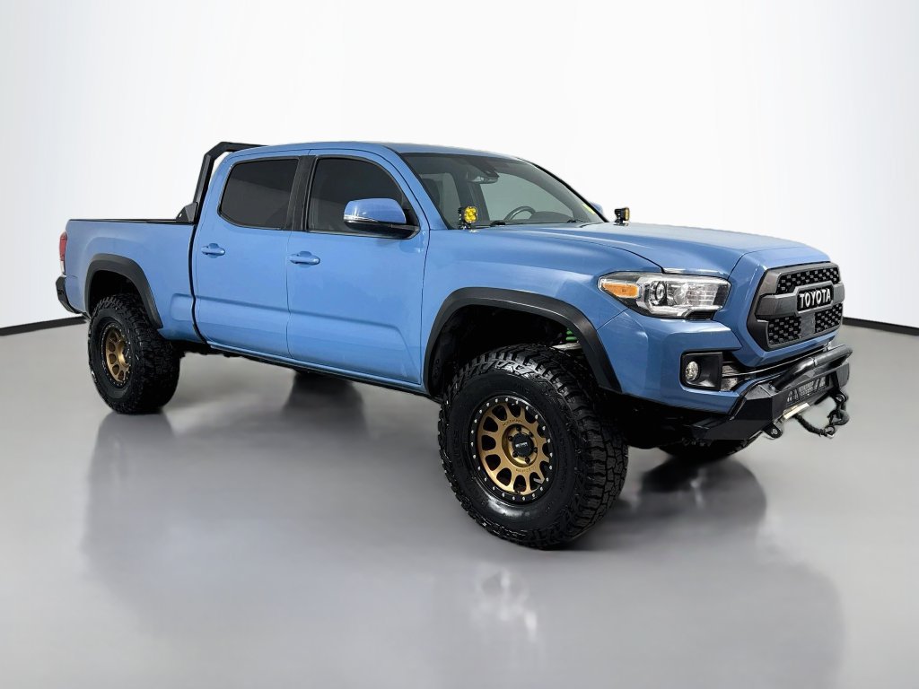 Used 2019 Toyota Tacoma TRD Off-Road AWD/4WD image 4