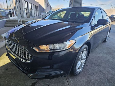 Used 2014 Ford Fusion SE image 1