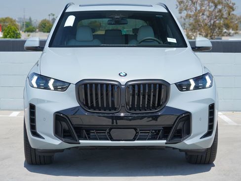 New 2026 BMW X5 xDrive40i w/ M Sport Package AWD/4WD image 2