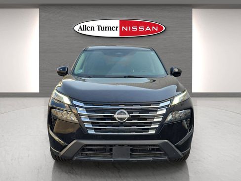 Used 2025 Nissan Rogue SV image 4