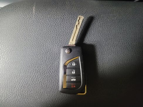 Used 2022 Toyota Camry SE image 32