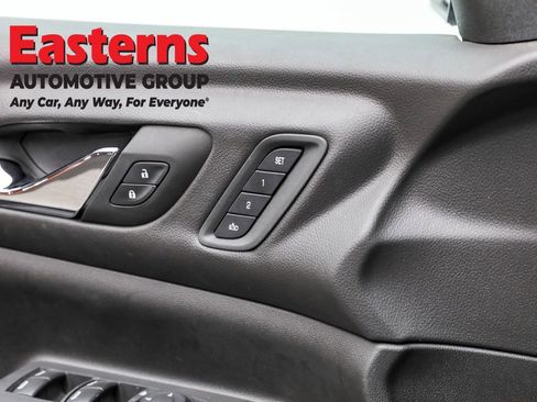 Used 2022 GMC Acadia SLT w/ Technology Package image 22