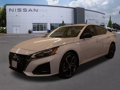 Certified 2023 Nissan Altima 2.5 SR AWD/4WD image 6