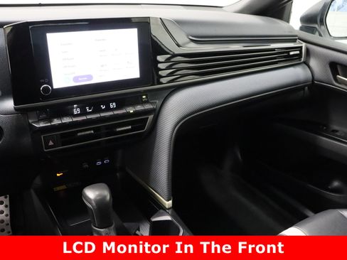 Used 2025 Toyota Camry SE image 16