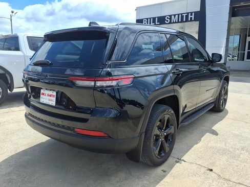 Used 2023 Jeep Grand Cherokee Limited w/ Black Appearance Package RWD image 7