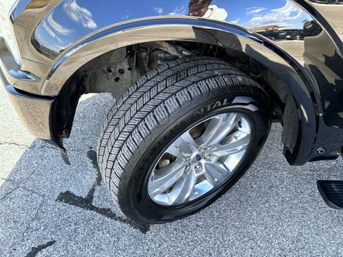 Used 2019 Ford F150 Platinum w/ Equipment Group 701A Luxury image 23