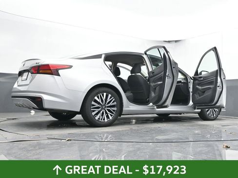 Used 2024 Nissan Altima 2.5 SV FWD image 69