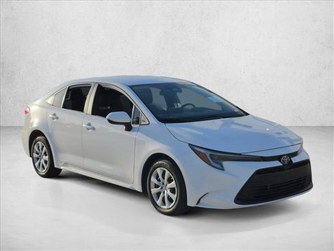 Used 2025 Toyota Corolla LE FWD image 3