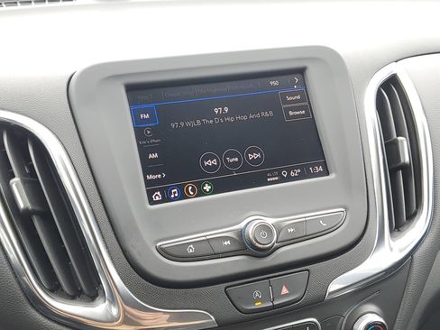 Used 2022 Chevrolet Equinox LT FWD image 16