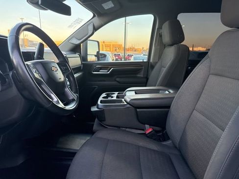 Used 2024 Chevrolet Silverado 2500 LT w/ Convenience Package image 8