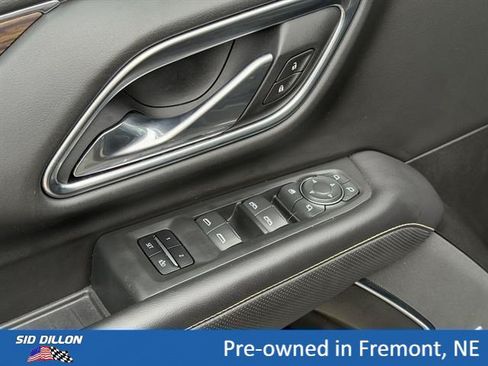 Used 2021 Chevrolet Suburban Premier w/ Premium Package AWD/4WD image 17