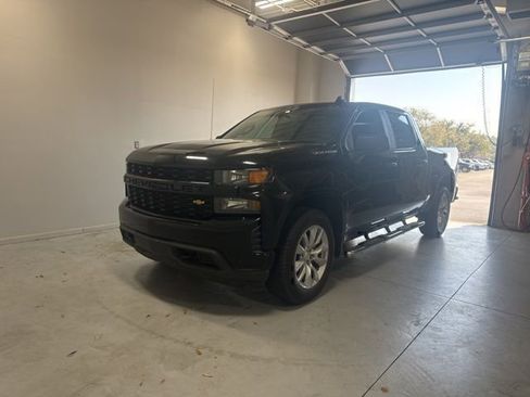 Used 2020 Chevrolet Silverado 1500 Custom w/ Custom Value Package RWD image 3