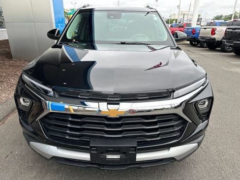 Used 2025 Chevrolet TrailBlazer LT w/ Driver Confidence Package FWD image 2