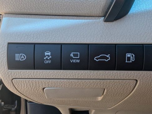 Used 2018 Toyota Camry XLE w/ Audio Package FWD image 17