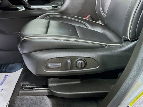 Used 2023 Chevrolet Traverse Premier w/ Redline Edition image 20