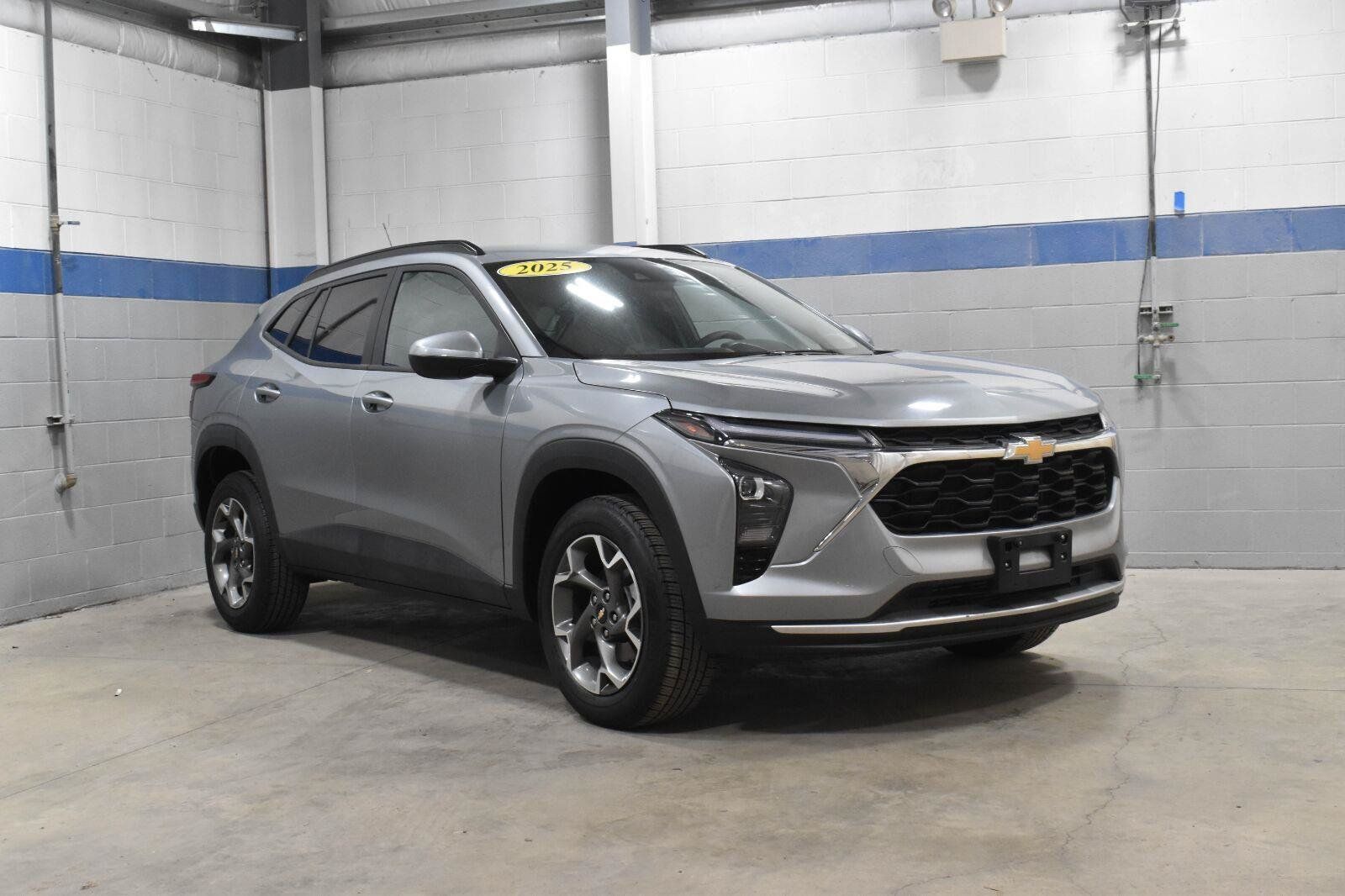 Used 2025 Chevrolet Trax LT FWD image 26