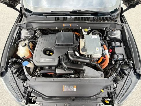 Used 2018 Ford Fusion SE w/ Equipment Group 601A FWD image 32