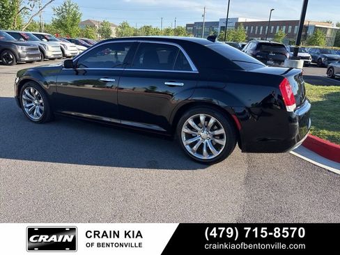 Used 2017 Chrysler 300 C RWD image 5