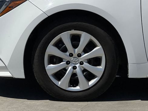 Used 2025 Toyota Corolla LE FWD image 12