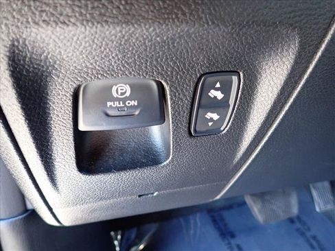 Used 2022 RAM 1500 Laramie AWD/4WD image 17