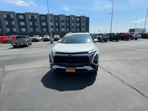 Used 2025 Chevrolet Equinox ACTIV w/ Safety and Technology Package AWD/4WD image 3
