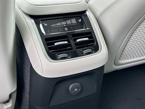 New 2026 Volvo XC90 T8 Ultra w/ Lounge Package AWD/4WD image 10