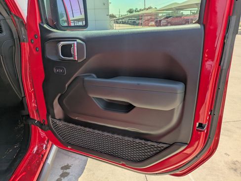 Used 2025 Jeep Gladiator Sport image 29