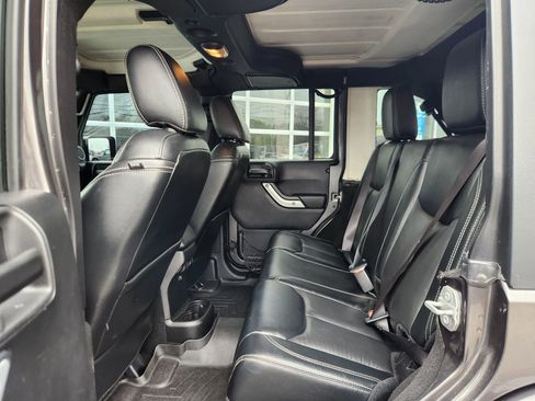 Used 2017 Jeep Wrangler Unlimited Sahara w/ Dual Top Group AWD/4WD image 37