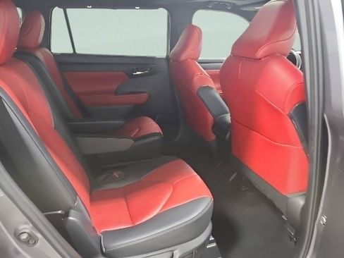 Used 2023 Toyota Highlander XSE AWD/4WD image 15