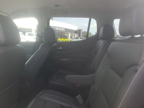 Used 2023 GMC Acadia SLT FWD image 11