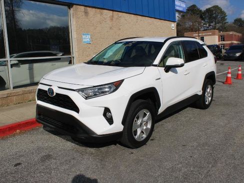 Used 2021 Toyota RAV4 XLE image 3