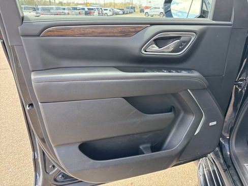 Used 2024 Chevrolet Suburban Premier AWD/4WD image 8