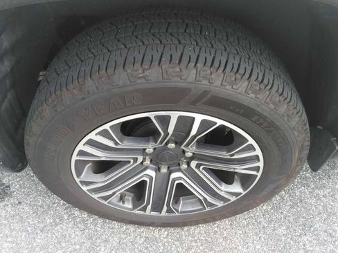 Used 2024 Jeep Wagoneer L Series II RWD image 7